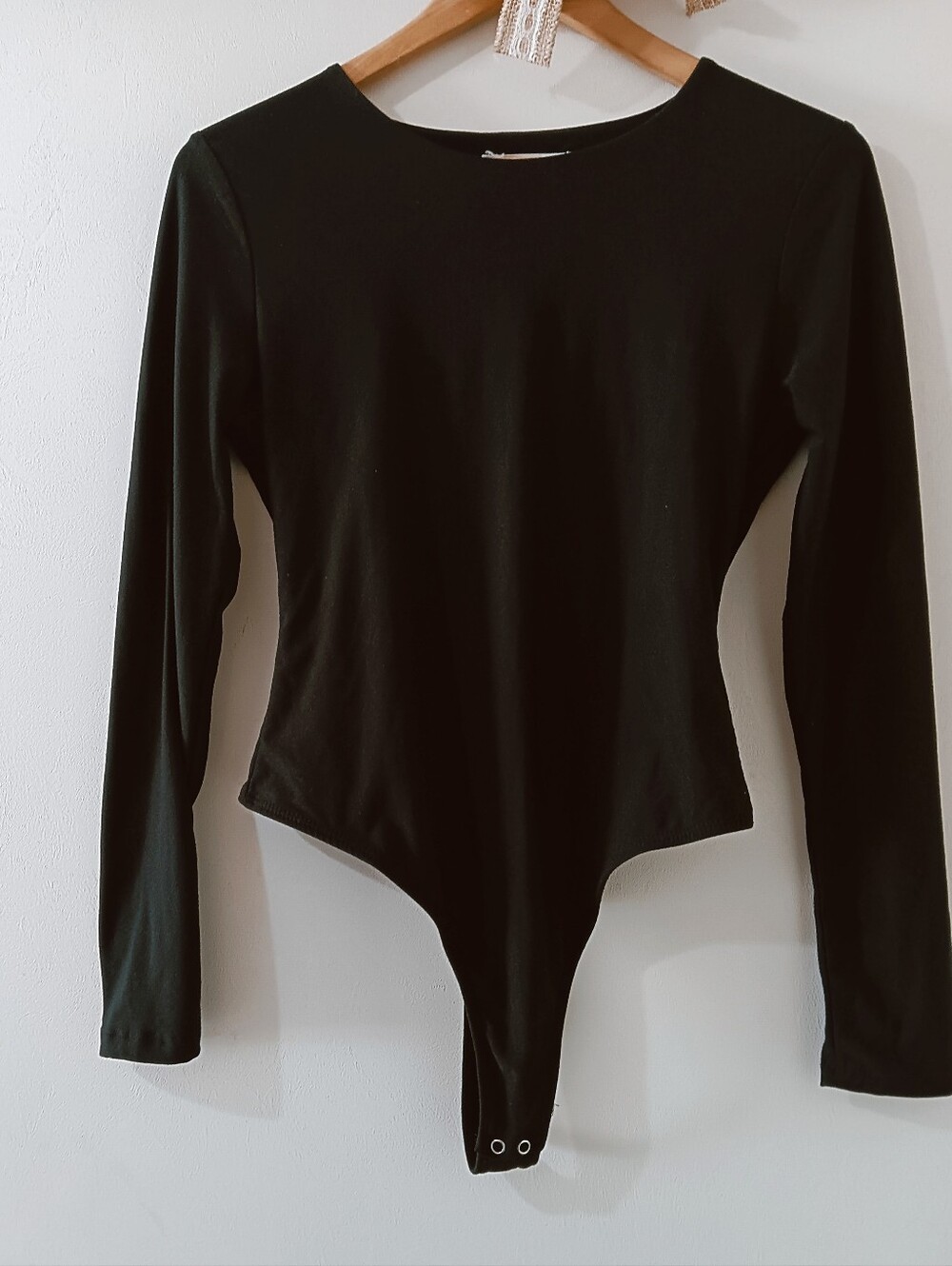 Olive & Oak Black Long Sleeve Seamless Smooth Basic Essential Crewneck Bodysuit